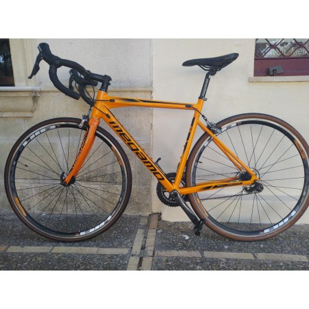 BICICLETA(SEGUNDA MANO)CARRETERA MEGAMO RIO 700