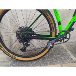BICICLETA(SEMINUEVA)CARBONO STEVENS SONORA 29''